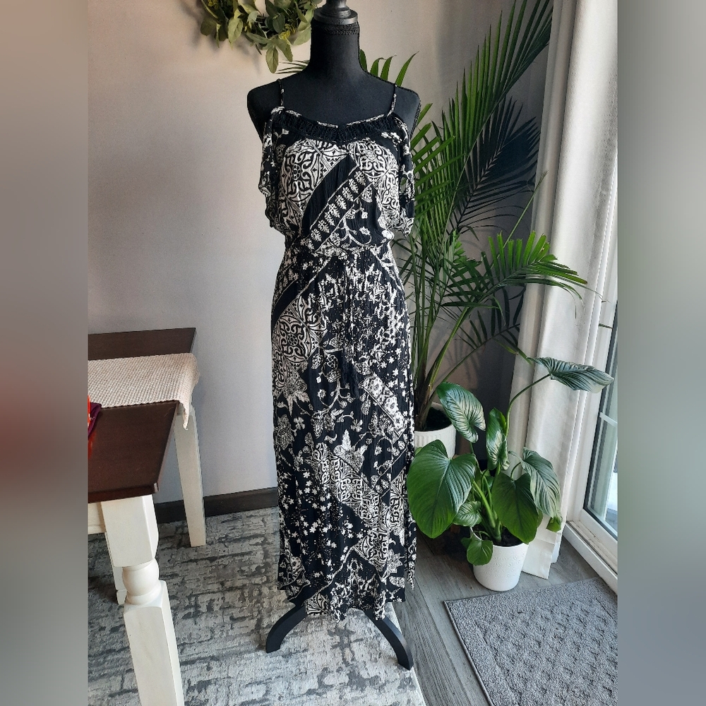 3/$5. Black and White Maxi Dress